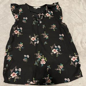 Crescent & Willough Black Floral Cap Sleeve Blouse